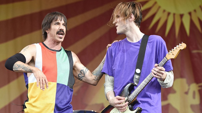 Foto: Anthony Kiedis (Kiri) and Josh Klinghoffer (Kanan). (Tim Mosenfelder/Getty Images)