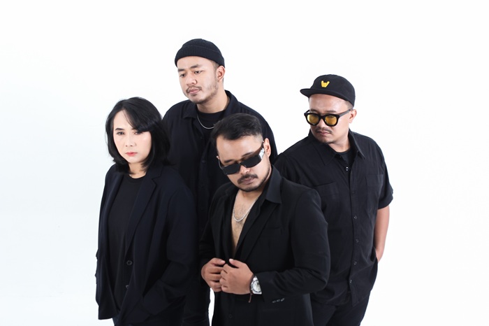 Foto: Hurtslaves, band alternatif rock asal Depok, meluncurkan single perdana “I See a Stranger” pada 25 Juni 2025. Lagu ini mengangkat kisah nyata patah hati dan pengkhianatan, tersedia di semua platform digital. (Dok Hurtslaves)