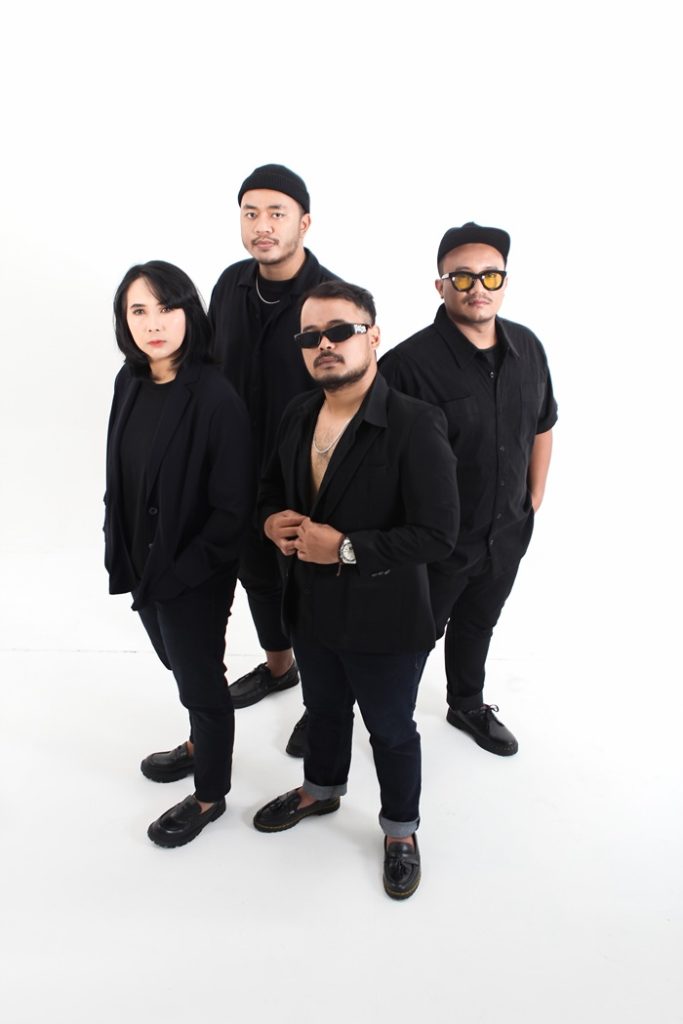 Foto: Hurtslaves, band alternatif rock asal Depok, meluncurkan single perdana “I See a Stranger” pada 25 Juni 2025. Lagu ini mengangkat kisah nyata patah hati dan pengkhianatan, tersedia di semua platform digital. (Dok Hurtslaves)