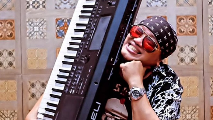Foto: Keyboardis Ungu, Gatot Kies, meninggal dunia di RSPAD Gatot Subroto pada Senin pukul 18.00 WIB. (Instagram @gatzkeyz)