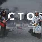 Foto: Musisi Andi Cakra Manggabarani bersama ustaz Derry Sulaiman, mantan gitaris grup metal Betrayer, resmi merilis single terbaru berjudul Victory (Free Palestine). Karya kolaborasi tersebut diluncurkan melalui kanal YouTube Cakra Barani. (Istimewa)