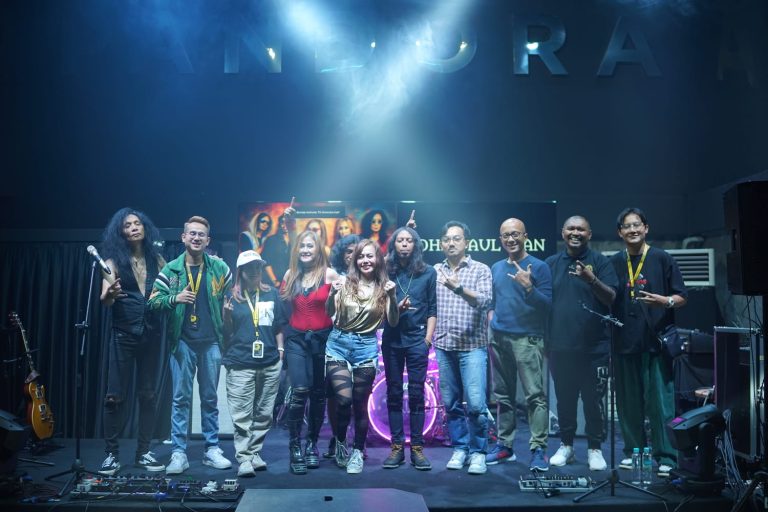 Foto: Take Over resmi merilis album EP “IV” bersama John Paul Ivan (JPI). Hadir dengan lima lagu bernuansa pop punk dan alternative rock, “IV” jadi babak baru band asal Jakarta yang siap mengguncang panggung musik Indonesia. (Istimewa)